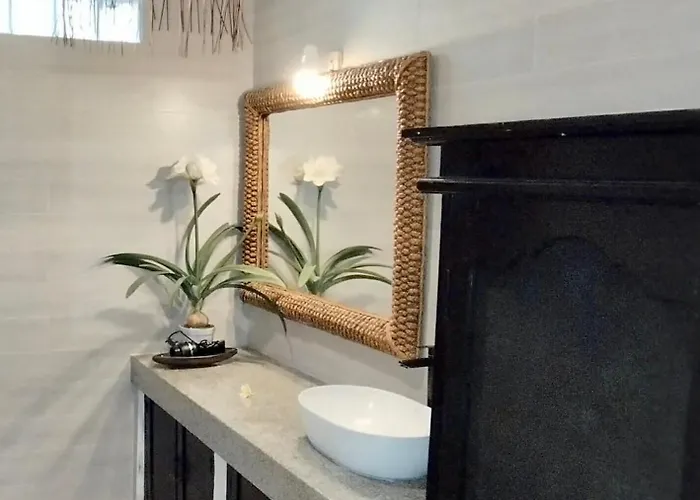 Villa Monti - Legian - - Lovely 2 Bedroom - Great Location !