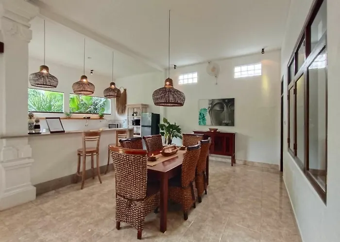 Monti - Legian - - Lovely 2 Bedroom - Great Location ! Villa